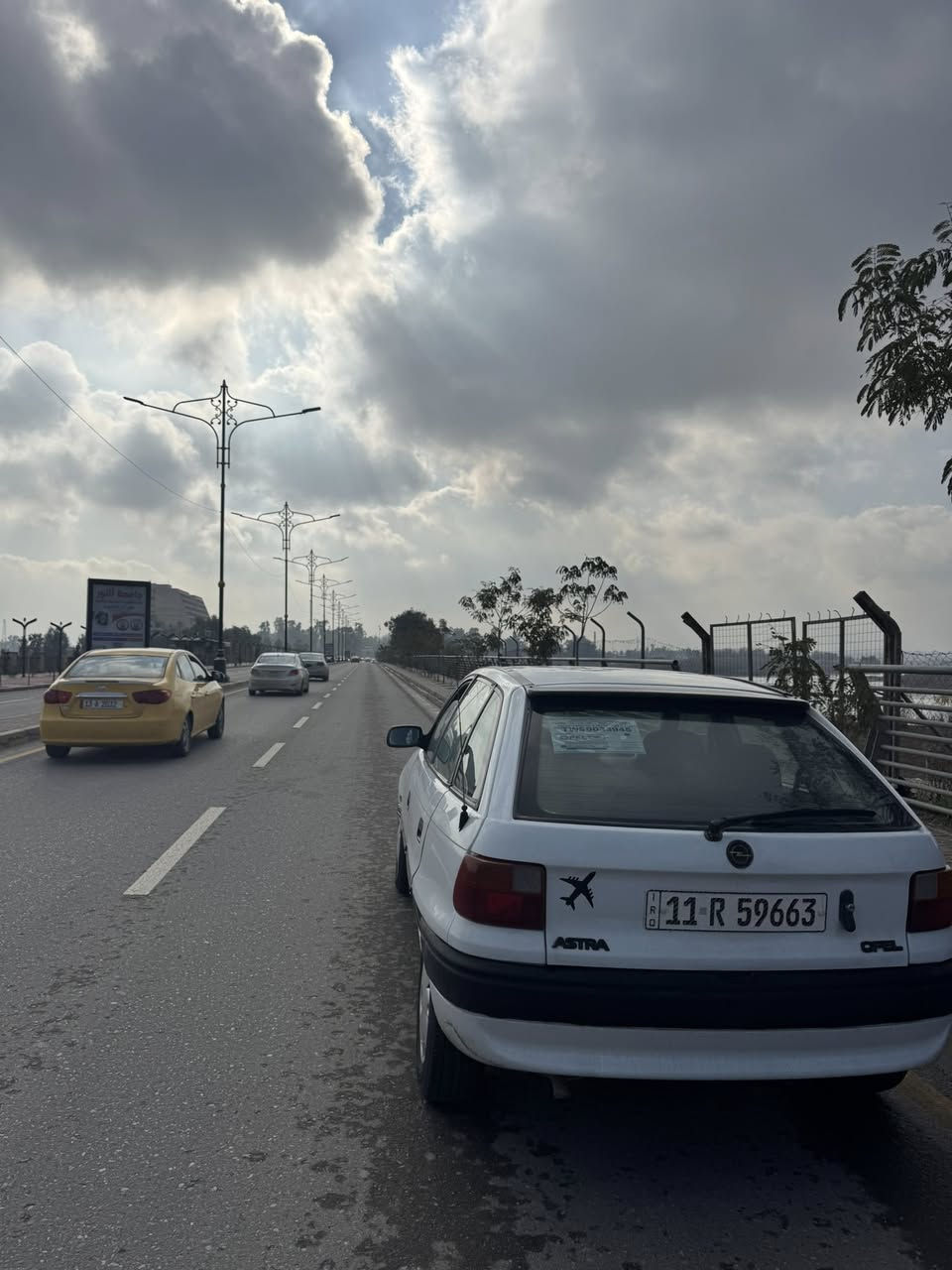 استرا
حجم 16 ✔️
گير عادي 
رقم بغداد ( انكليزي) 
بأسمي انا الشرعي  ( تحويل ثاني يوم ) 
هزه جديد 
سنوية عظم جديد 
سياره بلاديه بدون صبغ بدون اي ضرر 
غرفه نضيفه 
فتحتة سقف 
تدفئه فول 
طخم جديد 
طخم تايرات جديد 
شرط سياره بلاديه وجاهزه من كلشي 
بدون اي ضرر 
السعر 45  وبيها مجال 
الشراي يجي خاص او يتصل على هذا الرقم 
***********
