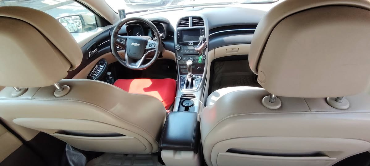 سلام عليكمً
ماليبو 2013 خليجي LTZ
محرك 2400 تنفس طبيعي 
شاشه بلدية + قاصه 2
كامره خلفيه +حساسات خلفيه 
سلايد روف 
كشنات 2 كهربائيه +مري شفط 
زراكات الايتات
 عدسه متحركه نظام ترحيب
كشن جلد مخمل
هاند بريك بصمه 
تحكم ستيرن كامل " مثبت سرعه
داخل لونين 
تبريد منفصل مناخين  + 4 جام اتو
‼️ملاحظه⚠️(السيارة دبل كود +بيها ٢قطعتين صبغ وقطعتين كلير +بدنه اماميه مبدلها بيدي )
🔴⭕ دواخل شواصي مكفوله مكفولة 
رقم بغداد 
مكان سياره بغداد حي العامل 
السعر 82 ورقة وبيها مجال ان شاءالله
وتساب متوافر ***********
