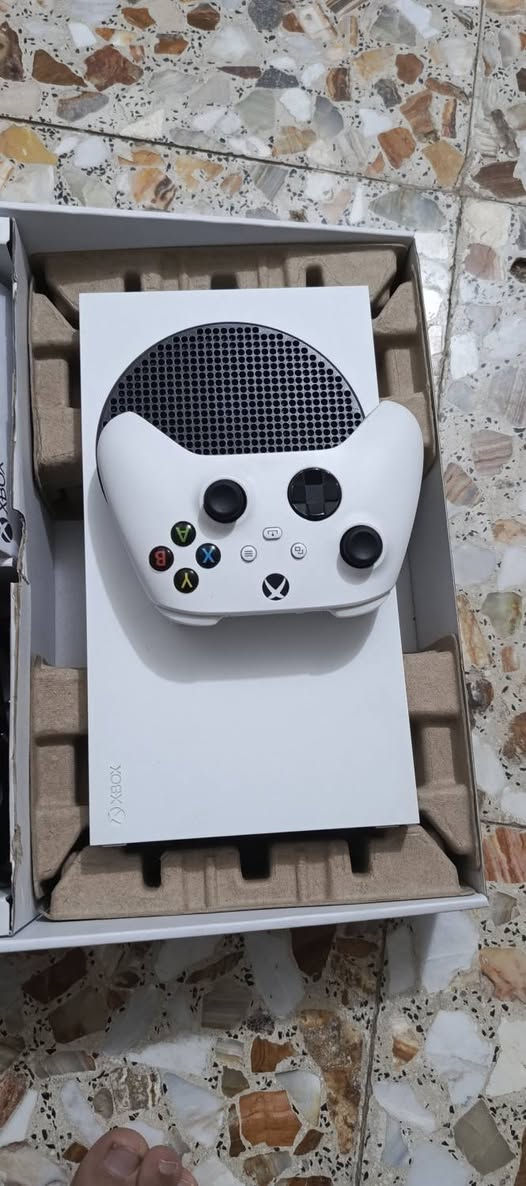 جهاز اكس بوكس سيريز أس
نظيف كامل المواصفات والملحقات ( جويتسك أصلية + كيبلاته HDMI) كارتونه وكتلوك 
الجهاز: اصدار 24 ذاكرة 512 ssd الجهاز لا مفتوح ولا مصلح شرط الفحص السعر 450 بي   مجال المكان بابل التواصل واتساب ***********.
الخاص مفتوح
