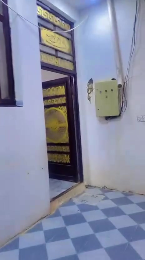 السلام عليكم دار  للبيع في 
منطقة البجويله خلف دائره الكهرباء مساحه 100مترمربعه 
يتكون من صاله +مطبخ+ديوانيه حمام داخلي 
صحيه خارجيه طابقين 
الطابق الاارضي كامل من كلشي بناء طابوق الطابق الثاني بعده ممسكف بناء بلوك 
السعر 45مليون قابل للتفاوض التواصل خط او واتساب فقط
رقم الهاتف .***********
.***********
