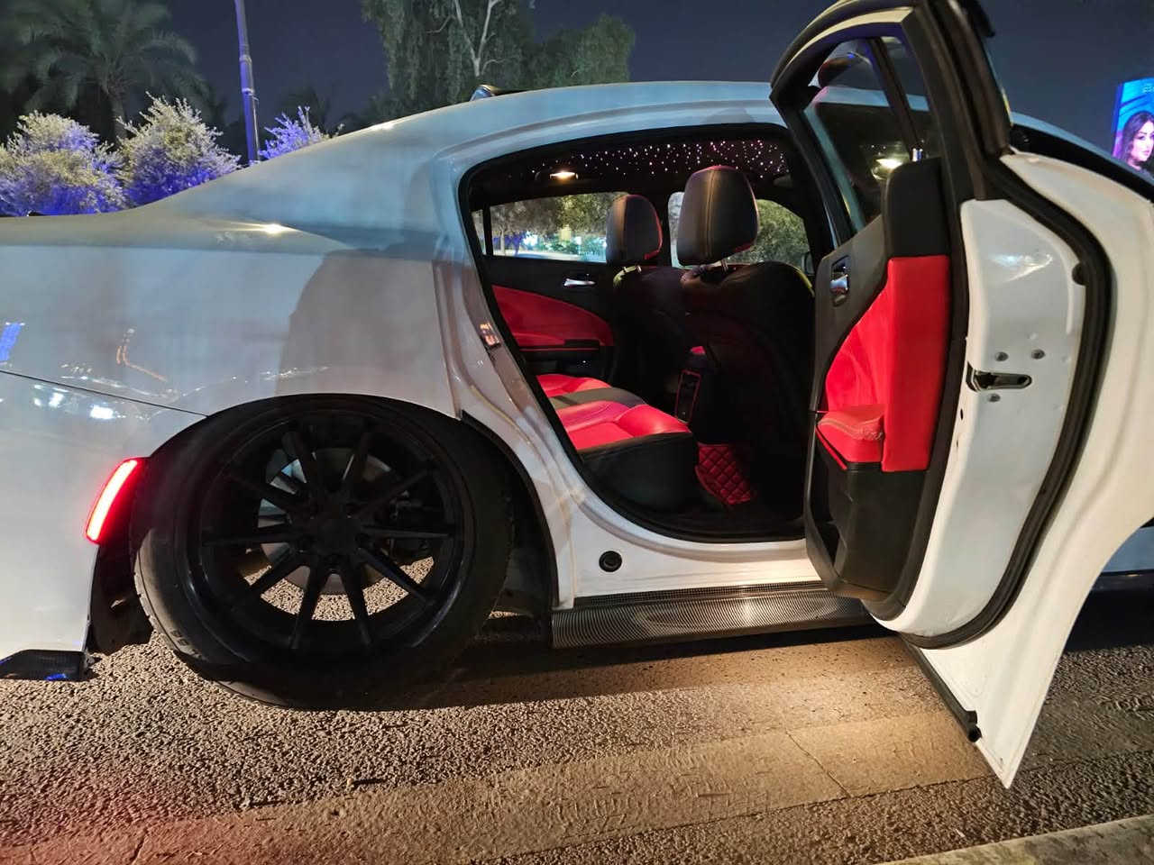 🔥 للبيع | دودج جارجر SXT موديل 2018 (استيراد كندي) 🔥

✅ الممشى: 80 ألف كم

من أنظف وأجمل سيارات الـ SXT الموجودة ببغداد، سيارة مرتبة ومميزة بكل تفاصيلها.

ملاحظات السيارة بكل شفافية:

* استيراد كندي.
* داخلة كلين، وبعدها صار بيها حادث وتم تصليحها بصورة احترافية.
* البنيد محدث والجاملغ بارد.
* الباب الخلفي جهة الراكب متبدل بسبب طخة بسيطة.
* يوجد تعديل برأس الشاصي من جهة البراكيت، وصور الحادث قبل التصليح موجودة، وأرسلها للجادين عبر الواتساب.

✨ الإضافات:

* لد متغير.
* زينون عدسات.
* كت SRT كامل (تايوان) مرتب.
* ديكورات داخلية كاربون فايبر.
* كشنات حسين شمارة.
* سقف ستايل رولز رويس.
* فلتر رياضي K&N.
* ويل فيرادة أصلي.
* لحية أمامية.
* دفيوزر.
* دوسات.
* زعانف كاملة.
* وإضافات أخرى مميزة.

✅ صدر السيارة نظيف جداً.
✅ السيارة جاهزة ولا تحتاج أي مصروف، وتستحق المعاينة.

📞 للاستفسار:
***********
اتصال أو واتساب.
