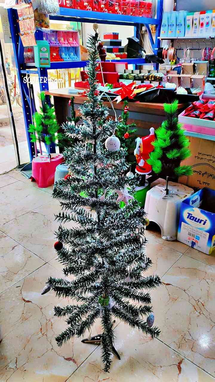 🎄✨ شجرات كريسمس بأحجام مختلفة ✨🎄
الفرحة تكمل ويّا شجرة الكريسمس 🌟
متوفر عدنه شجرات كريسمس
✔️ أحجام مختلفة
✔️ شكل أنيق وجودة حلوة
✔️ تناسب البيت، المحل، والمكاتب

سوّي أجواء الكريسمس بلمسة فخمة 🎁🎄
وخلّي زينتك هالسنة غير شكل ✨
💰 أسعارنا جميلة ومناسبة للجميع

📍 العنوان: النجف – المناذرة
شارع المرور مقابل أسواق الكوثر
🏪 عالم المنظفات
📞 للتواصل: ***********
