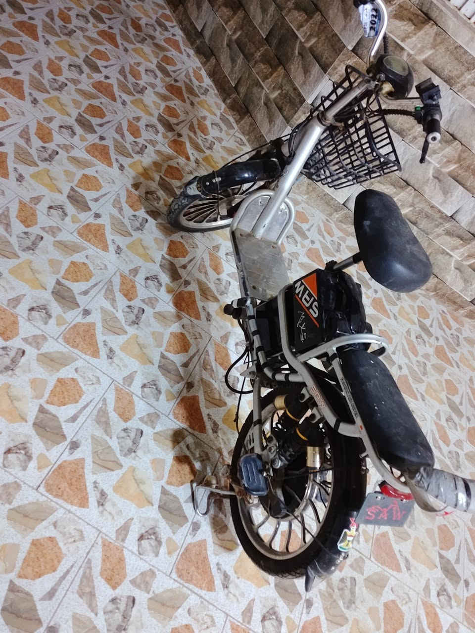 للبيع 2022
نقص بس باتريات شغال 
المكان شطره


**إذا كنت صاحب هذا الإعلان وتريد حذفه لأي سبب، رجاءا أرسل رسالة إلى الدعم الفني**