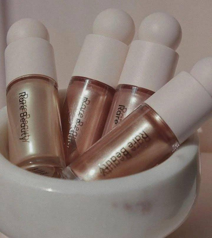 Rare beauty
هايلايتر رير بيوتي الشهير  
بدرجات رائعةولمعة قوية 🌸
هايلايتر رير بيوتي ناعم سائل يشبه بشرة ثانية يعطي لمسة مضيئة ناعمة تدوم طويلًا.
هذه التركيبة مليئة بجزيئات لؤلؤية عاكسة للضوء ومزيج نباتي من اللوتس والغردينيا والزنبق المائي الأبيض، وهي متعددة الأبعاد وتضفي على البشرة توهجًا نديًا في ثوانٍ قليلة. امزجي هذا الهايلايتر السائل خفيف

سعر القطعه 5 الاف


**إذا كنت صاحب هذا الإعلان وتريد حذفه لأي سبب، رجاءا أرسل رسالة إلى الدعم الفني**