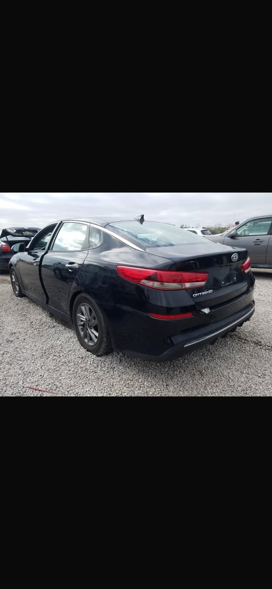 سلام عليكم. كيا اوبيتما 2020 وارد امريكي ماشيه راح تدخل ٩٠ ضربتها مثل ما موضح بل منشور وبيها طخه بل باب وجاملغ الخلفي بدون تبديل بدون ايرباك منضومه زنون كامله مواصفات رادار جانبي رادار خلفي ومامي نقطه عمياء توقف ذاتي تحديد مسار قياده ذاتيه حساسات خلفيه شاشه كامره دواره نص فول 
محرك كير نعمه منضومه تبريد قبل شهرين شادها رقم بصره معوقين بشهر ال ١٠ تصير حره وكاله عامه مكاني بصره تنومه السعر 130رقم ***********
