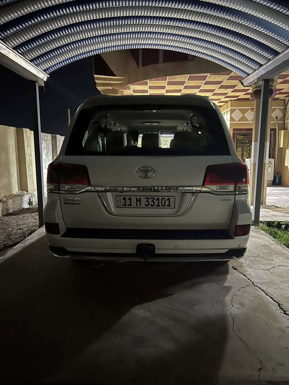 السلام عليكم لاندكروز 2019 السياره ساز  محرك 4000
6سلندر فول مواصفات السياره جديده 
ماشيه 114 
السعر 530 
الهاتف ***********
