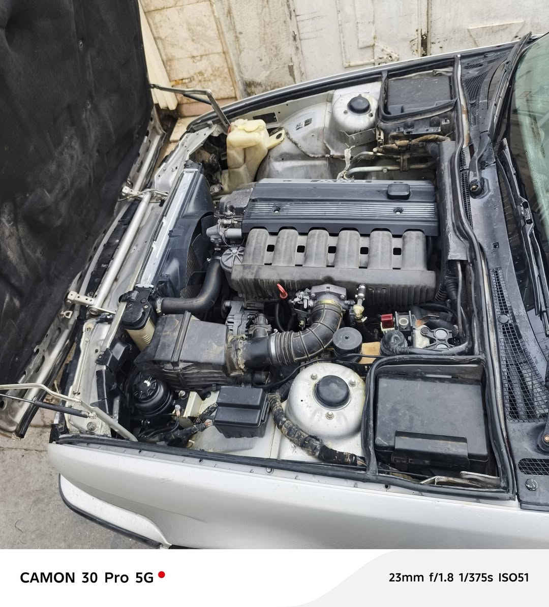 من رخصه مدير الكروب BMW 1990 525  رقم اربيل الدولي بأسمي سنوية او هزه جديد شوكت ماتريد احول مكينه مسكر  فانوس تبريد تدفئه شغال فتحه سقف طكتين ويل رياضي  اربع جام كهرباء كشنات كهرباء فول مواصفاتت بدون ضربه صبغ عام جمالي فقط
المكان بغداد شعب السعر 75 وبيها مجال  للاتصال*********** واتساب
