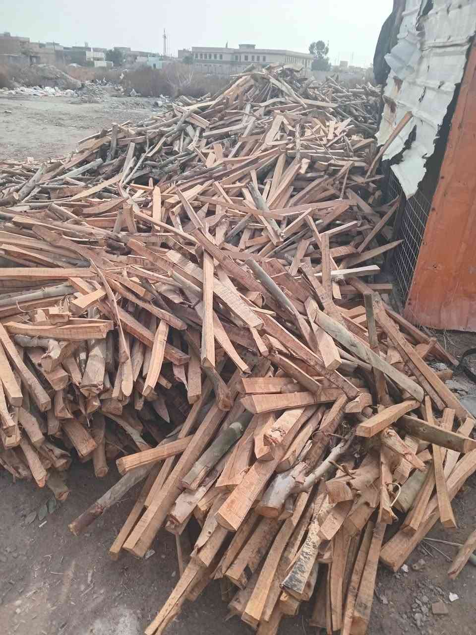 السلام عليكم لدينا انواع الحطب الشوي حطب مندي ومال سمج يتوفر من طن وما فوق ويوجود خدمة توصيل إلى جميع المحافظات للحجز والاستفسار الاتصال على الرقم الخاص للمبيعات ومتوفر واتساب/***********
