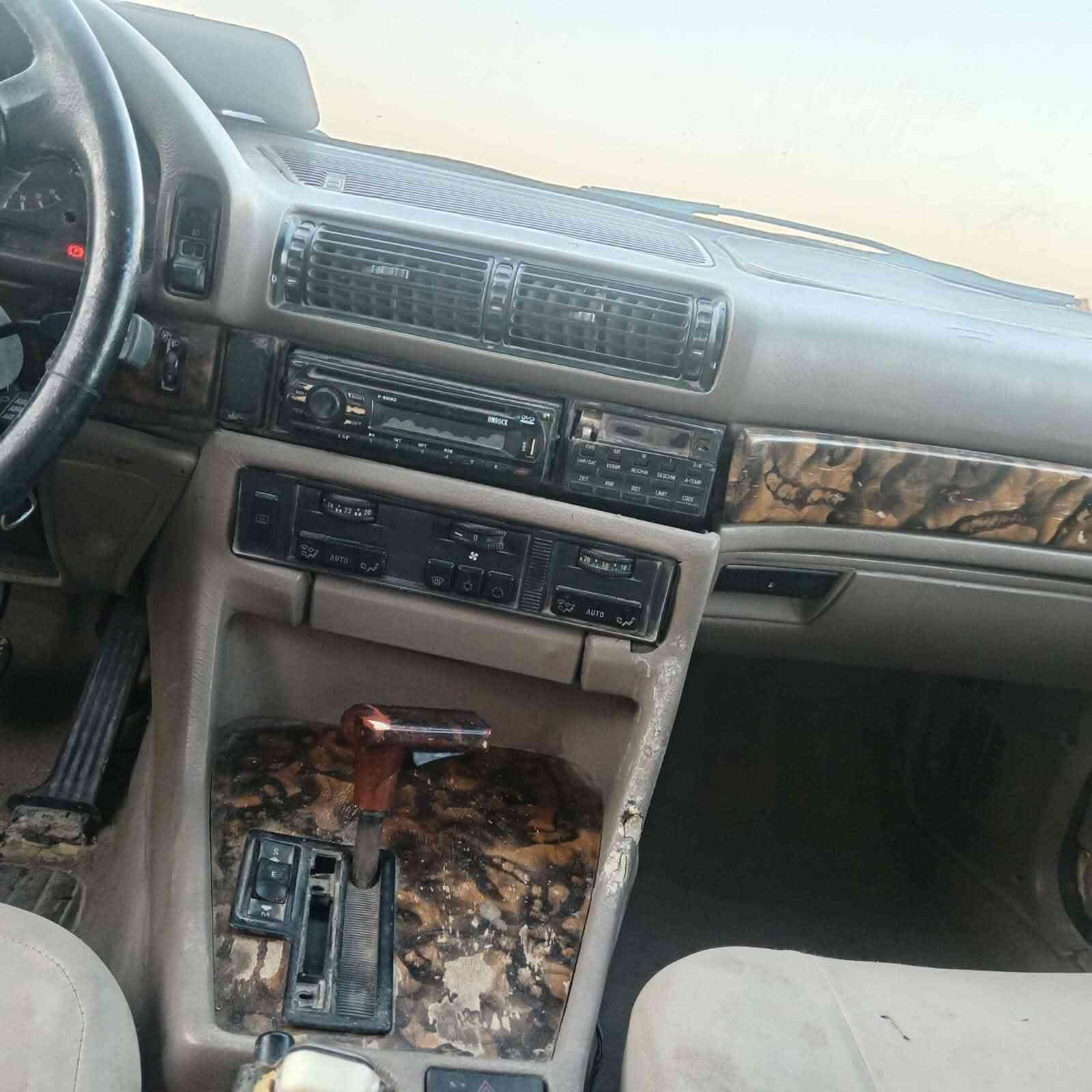 سلام عليكم 
بي ام ٧٣٥ موديل ١٩٩٣ اصل 
فول مواصفات مري قلاب
محركها يخبل حداديه ٧٥%
كيرها بس ع بك شويه صارت بي تاخيره الباقي نمر ترايها يخبل 
ضربتها جنطه تحويل ثاني يول شرط 
سعر ٢٩ وبيها مجال قليل حك الجيه
*********** مكاني فلوجة
