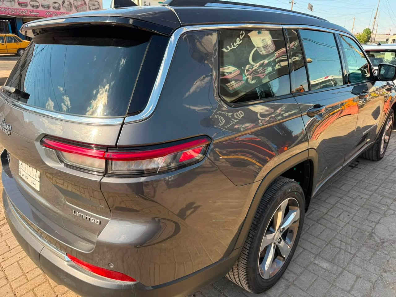 السلام عليكم

جيب فئة لمتد  بلاص الشكل الجديد

موديل 2021

حجم المحرك V6 3.6L 

مااشيه 65 kM

رقم بغدا  باسمي 
كشنات جلد لون بيجي 
دشبول اسود صاج وبيجي 

مفتاح التشغيل بصمة 

تشغيل عن بعد 

فتحه سقف  قطعتين بنوراما 

فتح الصندوق كهرباء 

 دفع رباعي 4WD

اريل نفكيتر 

رادار امامي جانبي 

حساس خلفي امامي 

مانع تصادم

 تحديد المسار

نظام الرؤية الليلية

لايت زينون + LED 

بك لايت LED 

4 دسك

حساسات ضغط الاطارات 

اشارة في المرايا الجانبية 

النقطة العمياء

كير ماوس 

هاند بريك كهرباء 

شاشة Apple Car play 

كاميرا خلفيه

 اناره الداخلية LED 

مقود جلد  ومخمل

شفتات مقود 

مثبت السرعة Cruise 

المودات والاوامر الصوتية 
7 راكب 

المقعدالامامية كهرباء 

خزن ميموري الكراسي

تدفئة المقاعد

قطعتين تبريد 

نظام مانع الانزلاق  

حاملات الأكواب 

 

تدفئه بالستيرن

اشاير بلمري 

 لحادث  چاملغ جهة الصدر فقط خدوش 

داخل كله سليم حته الايرباك وشاصي كفاله 

السعر  30 الف  3 شدات وبيها مجال

مكان سياره بغداد 
 
***********
