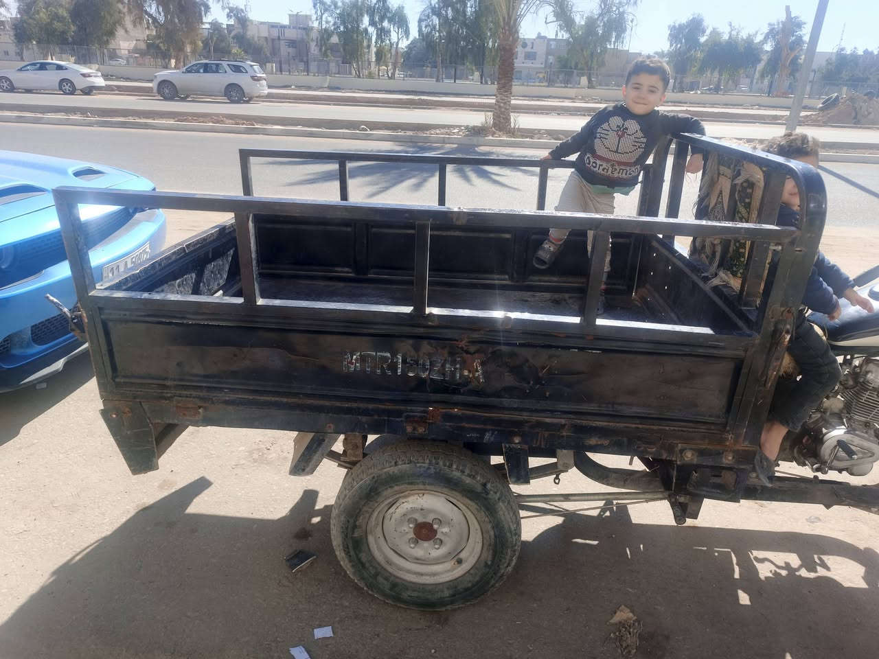 سلام عليكم ستوته البيع وراق وكيل ابن جبرين سعر واحد و٢٠٠ وبيهه ضربه بل بدي مكان النجف جمعيه وبيهه مجال ***********
