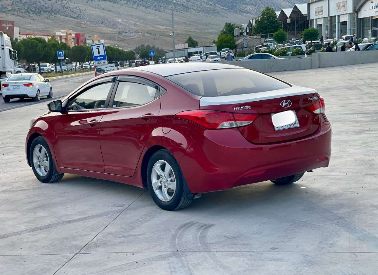 Hyondai Elantra 2012
گێر عادى
مەکینە گچکەی مەرغوب 
گێر و مەکینەی نەکراوە بە شەرتە
سەیارەکە هی ماڵەوەیە هی مەحرەز نیە
سەیارەکە تەزرەى هەیە
سەنەوی بەسەر چووە
نرخ 86 مەجالەکی کەم 
ژمارە مۆبایل ***********
تکایە مشتەری تێل بکە جوابی نامە نادرێتەوە أربيل, العراق
