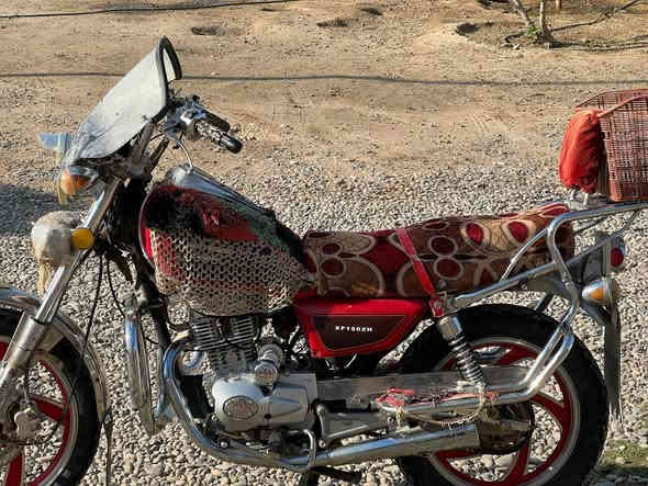 السلام عليكم  
موطور جني جبير  للبيع 
موديل 2020
درجه أولى 
كهربائيات شغاله
محرك مامفتوح 
محركو 200 
تايرات نضيفه 
قريه النميصه 
السعر 750
الرقم 👇

***********
