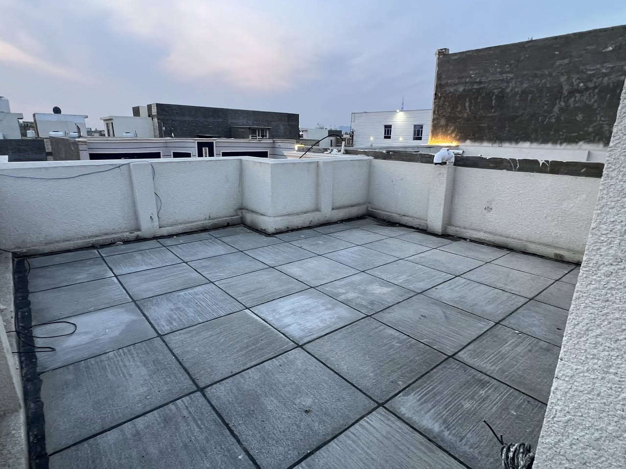 دار للبيع في الدورة البعيثة مجمع الامل طابو زراعي سند 25 المساحة 100م واجهة 6.25 نزال 16 يتكون من ثلاث طوابق بناء حديث زيرو الطابق الاول يتكون من مطبخ. استقبال. صالة. حمام.  غرفة نوم.  ولطابق الثاني غرفتين نوم. حمام. صالة. ولطابق الثالث بيتونة ومخزن للاستفسار ***********
