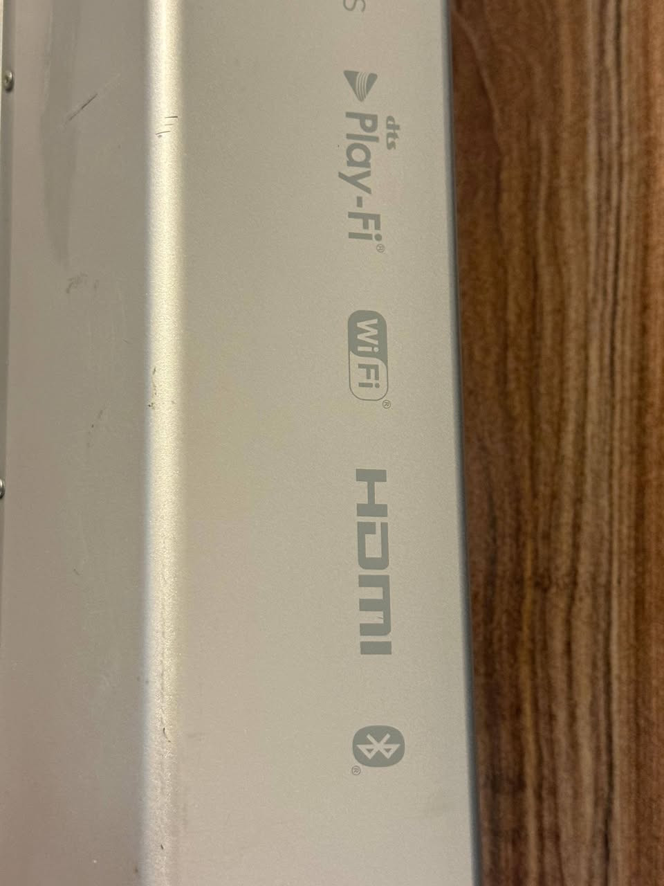 Philips TAB8505/10 Soundbar ساوند بار يدعم دولبي اوتمس
• سوندبار احترافي من Philips بصوت قوي وواضح
• يدعم Dolby Atmos لتجربة صوت محيطية مميزة
• يدعم Dolby Vision Pass-Through لنقل صورة Dolby Vision إلى التلفزيون بدون فقدان الجودة
• Wi-Fi مدمج مع دعم Chromecast Built-in و AirPlay 2
• بلوتوث مدمج لتشغيل الموسيقى لاسلكياً
• يدعم HDMI eARC / ARC
• مداخل HDMI إضافية لربط الأجهزة مباشرة
• يدعم Optical و USB
• متوافق مع Google Assistant و Siri عبر الأجهزة المدعومة
• صوت ممتاز للأفلام، المباريات، والألعاب
• حوارات واضحة وتفاصيل صوتية ممتازة
• تصميم أنيق وعصري مناسب لجميع الشاشات

((( السبووفر عاطل، لذلك الجهاز يعمل كـ ساوندبار فقط.)))

رغم ذلك يقدم أداء جيد جداً

حالة مستعملة وشغال بصورة طبيعية.


**إذا كنت صاحب هذا الإعلان وتريد حذفه لأي سبب، رجاءا أرسل رسالة إلى الدعم الفني**