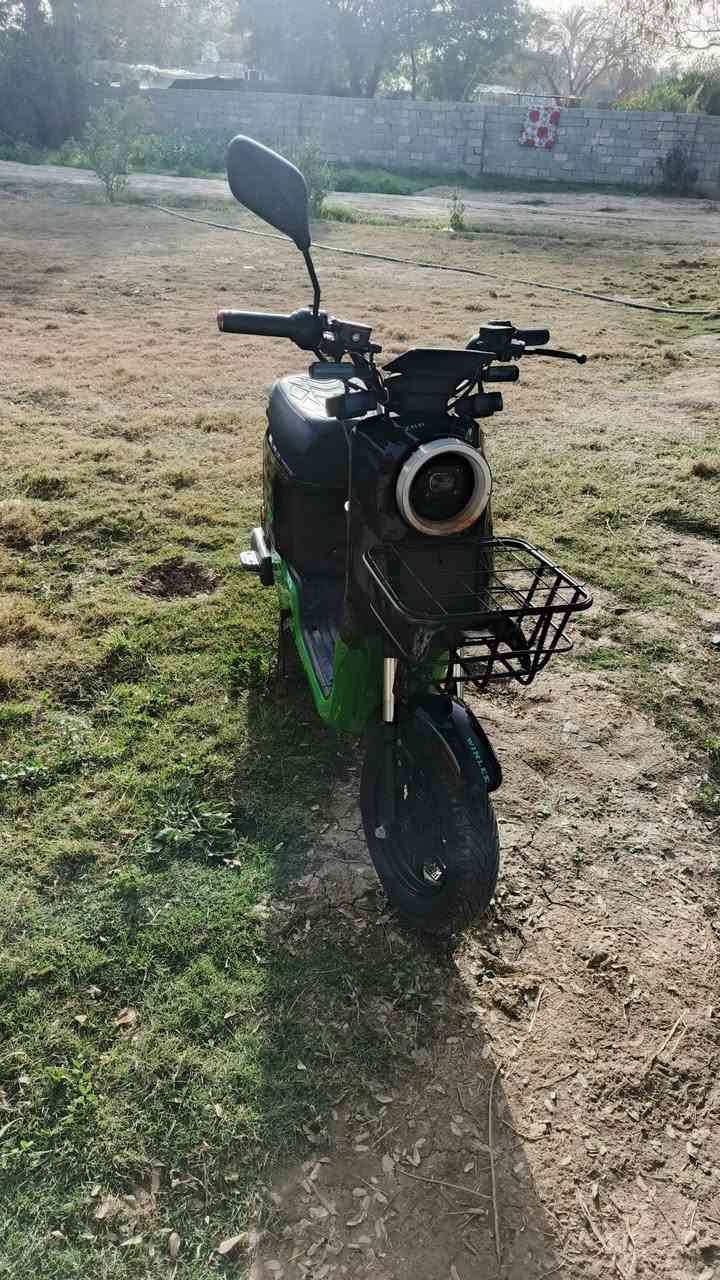 السلام عليكم 
دراجه شحن R9 
كلش نظيف استخدم قليل كلش 
5بطاريات 
بيه بك 
فول موصفات 
بابل محاويل 
***********
