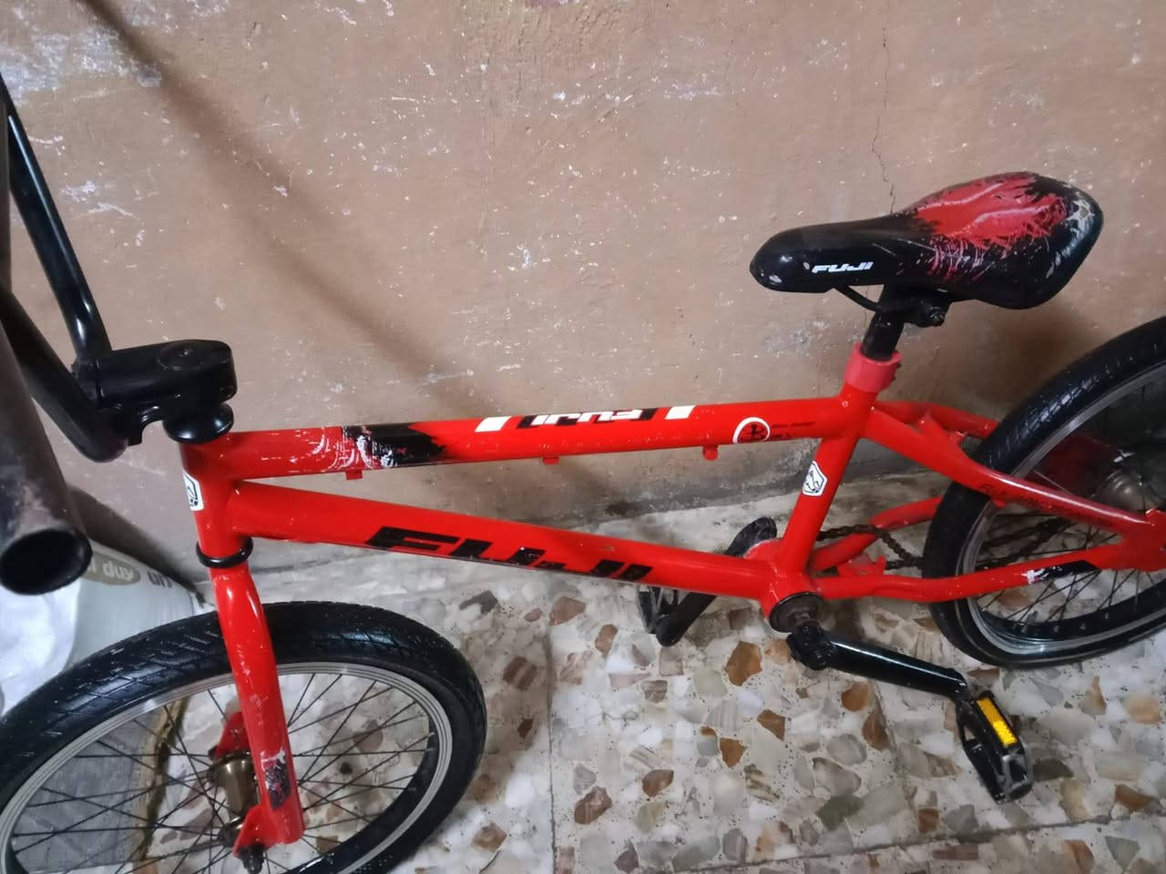 السلام عليكم بايسكل للبيع شراي يصل *********** عنوان بغداد حي أور
