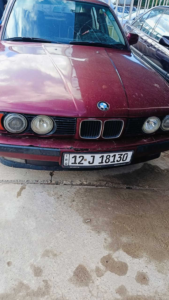 السلام عليكم 
للبيع بي ام دبليو 1991 
بيع اقساط او نقد 
جيرو مكينه بشرب 
صبغ جماليه 
كربون ما مسجل 
شرط الوكاله والتحويل  
فخم امامي خلفي جديد 
مكان السياره موصل سهل نينوى برطله معرض بانوراما للاستفسار 
***********
***********
