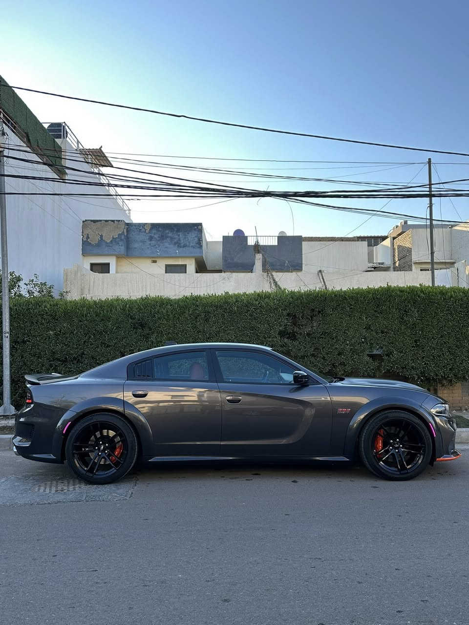 ‎جارجر سكات باك
CHARGER (SCAT PACK)
‎الموديل :2021  . (وارد امريكي حادث جاملغ + بنيد ايرباك طاك وراجع سستم) . 
‎العداد :33 الف ميل . 
‎المحرك : V8 .  6.4L . 
‎المواصفات :
‎* جناح خلفي اسود. 
‎* ويل قياس 20 انچ اسود . 
‎* مقود القيادة رياضي كاربون فايبر . 
‎* مقاعد رياضية جلد احمر .
‎* مصابيح أمامية زنون . 
‎* كشافات الضباب زنون . 
‎* المصابيح الأمامية مع LED . 
‎* حساسات خلفية. 
‎* شاشه كبيرة مع نظام ملاحة نفكيشن GPS . 
‎* سستم صوت الپاين .
‎* المقاعد الأمامية كهربائية فقط سائق. 
‎* مقاعد أمامية تدفئة . 
‎* مقاعد خلفية تدفئة . 
‎* تشغيل عن بعد . 
‎* تدفئة مقود القيادة . 
‎* محدد سرعة . 
‎* تلفون بلوتوث . 
‎* كاميرا خلفية .
‎* مرايا متحسسة للاضاءة العالية .
‎* كير شفتر بالستيرن . 
‎* دخول ذكي (بصمة) .
                                السعر225 ورقه وبيه مجال 
                                مكان السياره صليخ ال600
          *ملاحظه ( السياره محدث وايد بدي من دعاميات و دوسات و نفخات تحديث كامل اي نقص مبي) وصور الحادث والسونار خاص
                للاستفسار ***********
