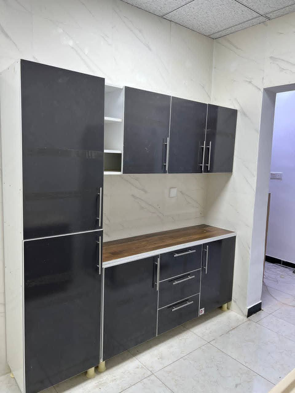 كاونتر مترين مع الفاترينا 
والسنك مترو20 مرمر 
#السعر_350. الف


**إذا كنت صاحب هذا الإعلان وتريد حذفه لأي سبب، رجاءا أرسل رسالة إلى الدعم الفني**