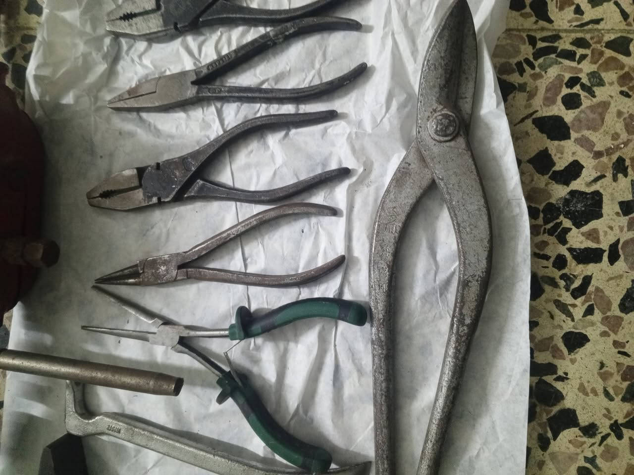 للبيع مكتب العباس ماطور هزاز انكليزي فريفيز ويشتغل سنكل... ومواد منواعه  150 الف للكل *********** وات ساب
