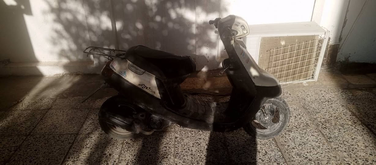 السلام عليكم 
هاي دراجة للبيع 
مفتوحة مرآة وحدة 
سعرة 300 بيهة مجال 
كربلاء ملحق تعاون مقابل نقاطع بلعب تولي
متصل رقم هاتف (***********)
