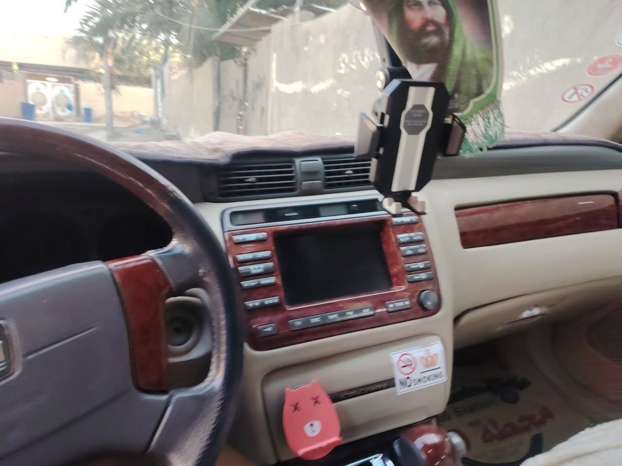 سلام عليكم ملكة ٢٠٠١ سيارة جاهزة وحلوة مكفولة من الكص رقم كركوك محرك ديفور صغير مفحوصة قرار ٤٨ بيها بس جاملغ الخلفي السعر 85 $رقم الهاتف ***********
