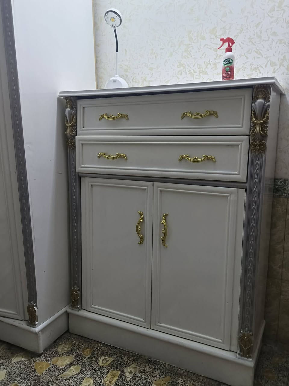 السلام عليكم عندي هاي الغرفه مستخدمه سنه ونص صاج عراقي تصميم تركي ماخذتهه ٣ و١٠٠ رايدتها مليون ونص ومستعجله ع البيعه مالتها الي يحب يستفسر يتصل ع هاذا الرقم ***********
