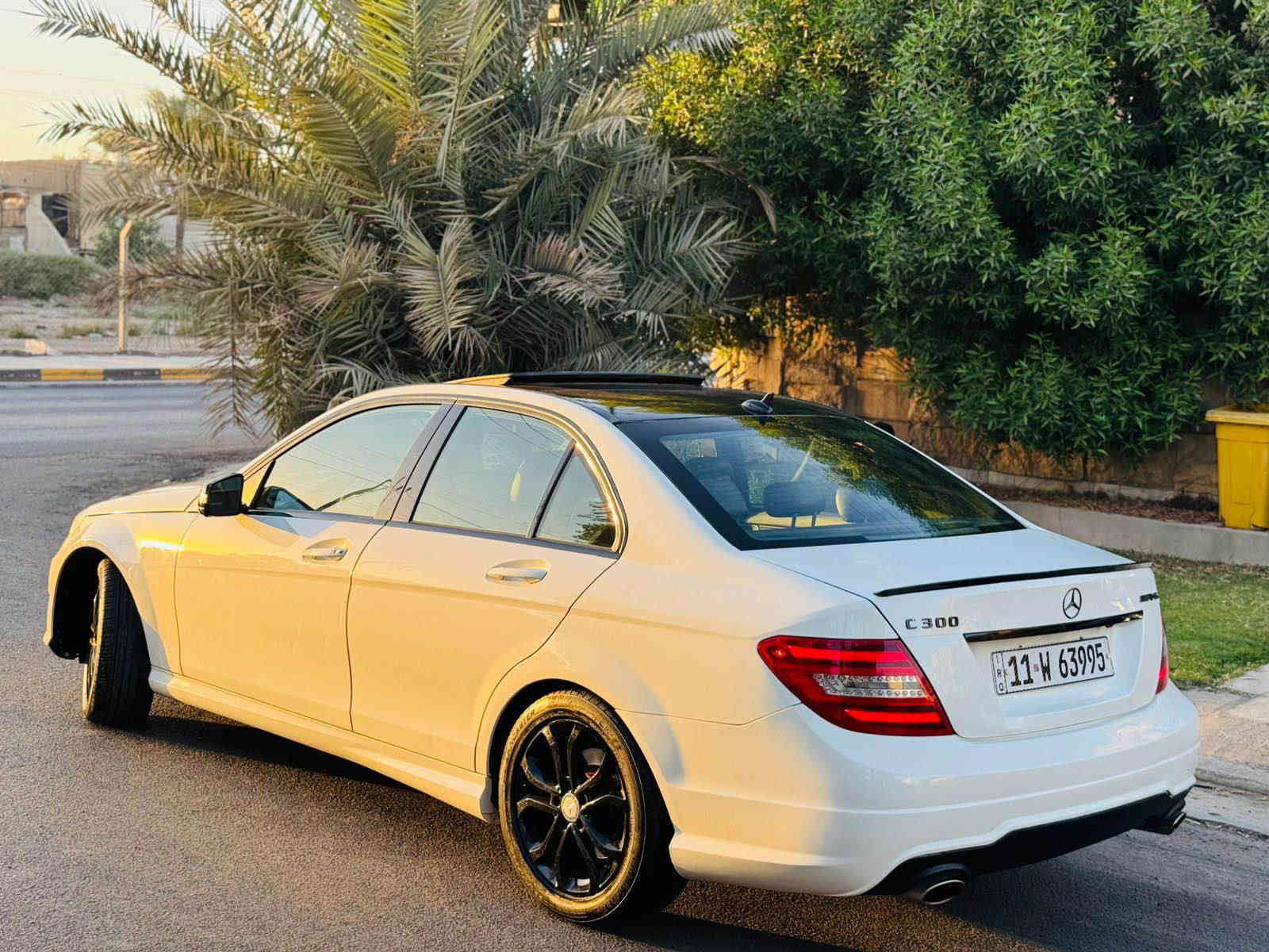 السلام عليكم C350 2012 

الحادث بنيد بدون دواخل 

‎المواصفات: 

‎- فتحة سقف SunRoof 

‎- شاشة وسائط و شاشة معلومات

‎- كاميرا خلفية

‎- داخل اسود

‎- شفتات ستيرن

‎- كشنات جلد تحكم كهرباء

‎- كشنات خزن Memory

‎- كشنات تدفئة 

‎- تبريد قطعتين منفصل

‎- اشارة بالمري 

‎- ستيرن تحكم كهرباء

‎-ماوس تحكم شاشة

‎- سستم صوت هارمن HarmanKardon

‎- ثلاث وضعيات قيادة Sport

‎- مازدات مع بك لايتات AMG 

‎- دوسات و دعاميات AMG

‎تخم تاير جديد و صدرها لوك و التبريد ثلج

‎السعر15.000$ ورقه بيها مجال 

عنواني بغداد المنصور

الرقم  

*********** بغداد
