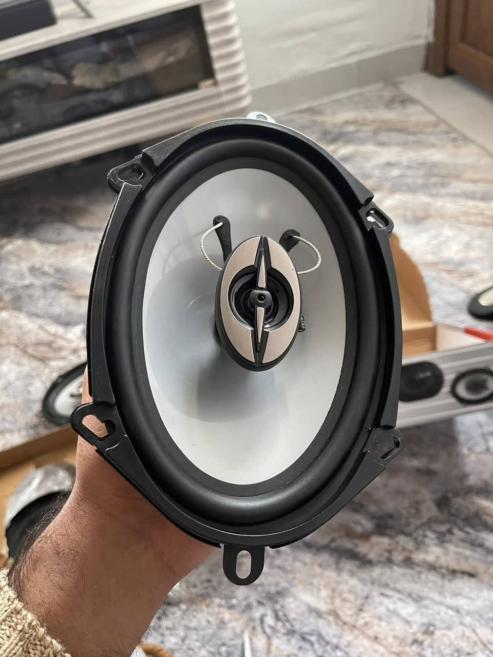 هذا مكبر صوت سيارة محوري ثنائي الاتجاه من نوع Planter TS-A5773R.
الطراز: TS-A5773R
النوع: محوري ثنائي الاتجاه (5x7 بوصة)
الطاقة القصوى: 380 واط
المقاومة: 4 أوم
الميزات: مصمم خصيصًا لأنظمة صوت السيارات


**إذا كنت صاحب هذا الإعلان وتريد حذفه لأي سبب، رجاءا أرسل رسالة إلى الدعم الفني**