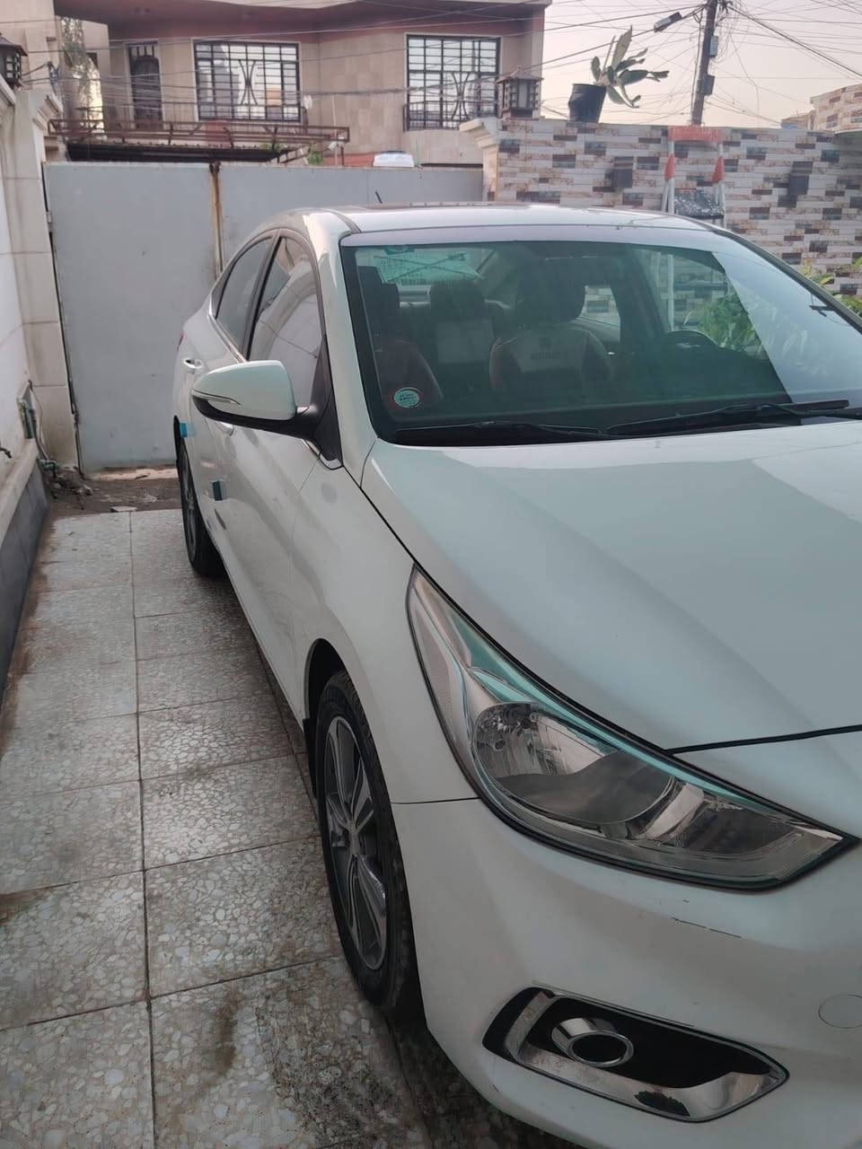 سلام عليكم سيارة اكسنت خليجي موديل 2020 نضيفه فول مواصفات بيه شويه شخطه بالباب رقم بغداد 
ومحرك 1600 
سعر (132)وبيها مجال
لتواصل رقم ***********
