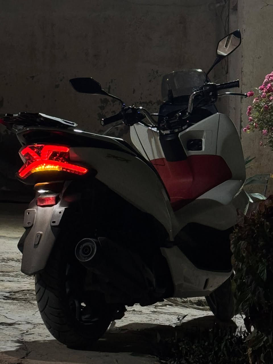 pcx جيل ثالث وارد كوري
2020
ستان كهرباء
محرك ١٢٥
ماشيه ٤٠ الف
عليها دهن موتل
بانزين محسن
ادامه كامله فلتر هوة ودسكات امامي خلفي جديد
الدراجه مكفوله كفاله عامه
عندي مكاتبه معرض بيها
السعر ١٥ وبيها مجال


**إذا كنت صاحب هذا الإعلان وتريد حذفه لأي سبب، رجاءا أرسل رسالة إلى الدعم الفني**