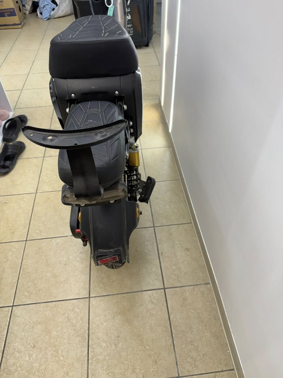 دراجة شحن R9 موديل 2026 للبيع 🔥
📌 جديدة مشتراها بشهر الثاني  
📌 بيها 5 بطاريات + شاحن  
📌 ويجي وياها مري + جميع أغراضها كاملة  
📌 وياها وصل الشراء (فاتورة)  

💥 سبب البيع:  
صار بيها حادث بسيط واريد أبيعها  وجاي انشيل

📄 ملف الدراجة: 1500  

💰 السعر: عالخاص  

📍 الدراجة نظيفة واستخدام خفيف  

للتواصل ***********
