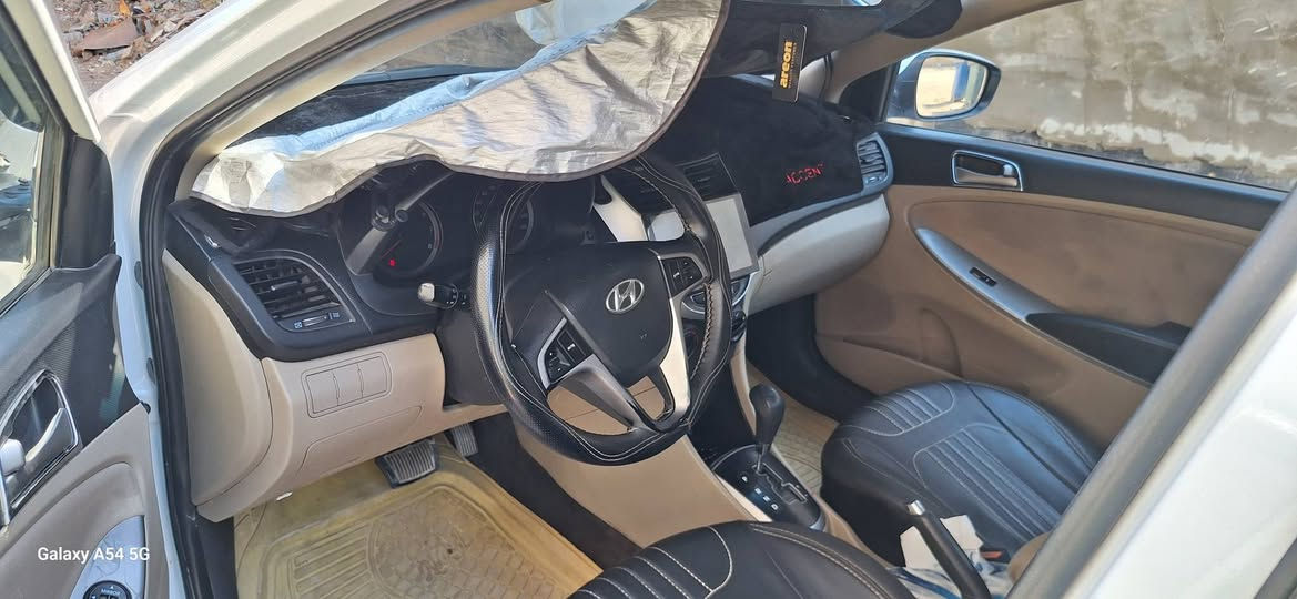 اكسنت 2017خليجي  ماشيه 80الف
مكينه 1600قطرتين
بيه بارد كد شبر الباب الي بصف السايق الباقي كفاله سياره جديده  بمعنه الكلمه تجي وتشوف بعينك وتحكم للي يدور نظيف   سعر 115وبيه مجال

مكان بغداد قرب مجمع بسمايه 

***********
