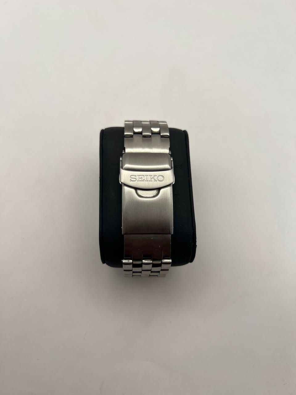 SEIKO Analogique - Numérique 
Style Pilote 
Diamètre 42 mm 
La Lunette Rotative 
En Très Bonne état 

#seiko #japonais #montre


**إذا كنت صاحب هذا الإعلان وتريد حذفه لأي سبب، رجاءا أرسل رسالة إلى الدعم الفني**