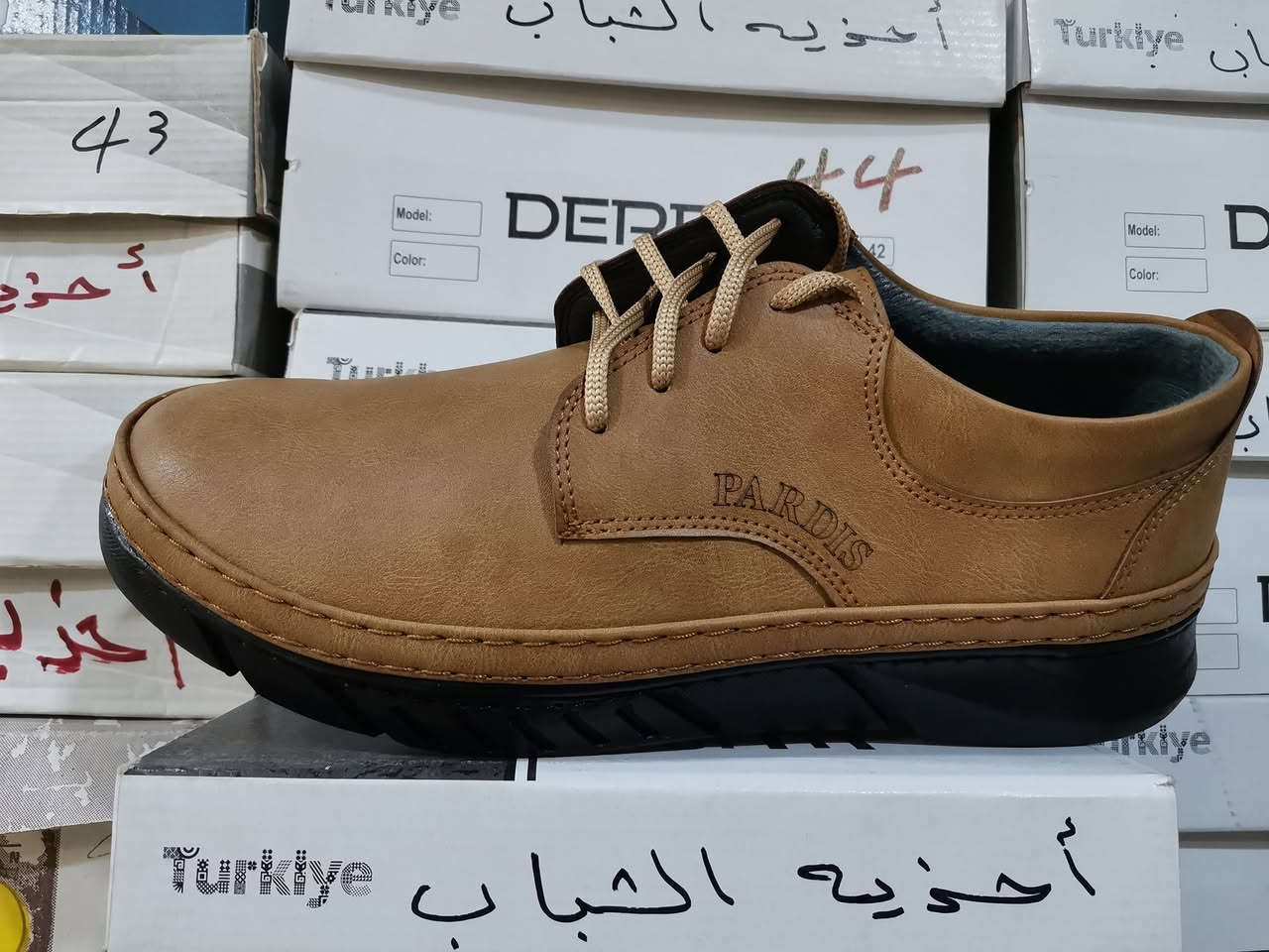 ( احذيه الشباب) عشار حنا الشيخ سعر حذاء 15 الف يتوفر توصيل القياسات من 40 الى 45 وتساب ***********
