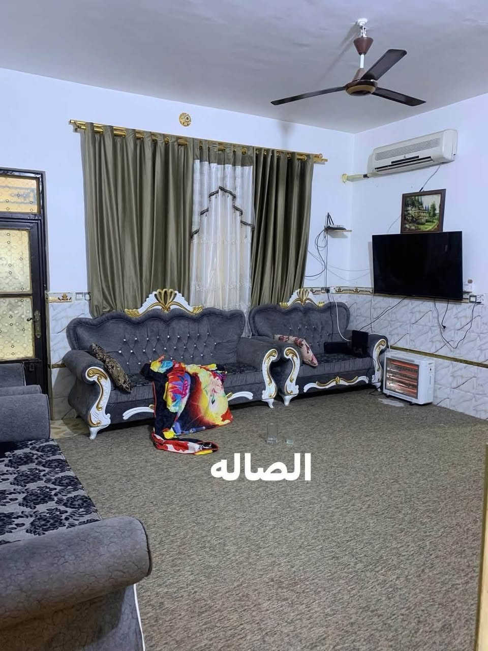 دار للبيع المساحه 200 م عدد الغرف 4 مع صالات 2 و صحيات عدد 3 طابقين العنوان مغربه الملحق
 رقم القطعه 12/12451 

الاتصال ***********

مطلوب  المبادره
