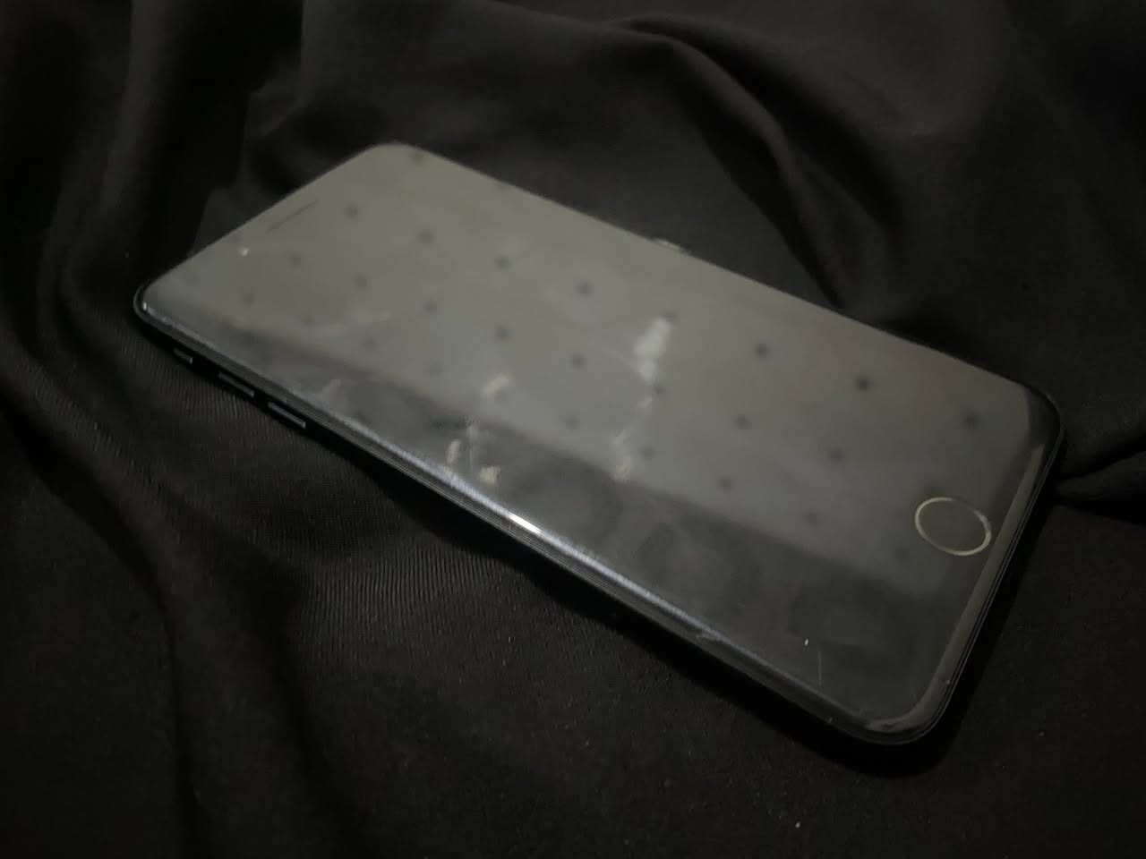 آيفون 7 جهاز مكفول كلشي ما مستبدل بي ذاكره 128 بطاريه 69 سعره 85 رقمي***********
