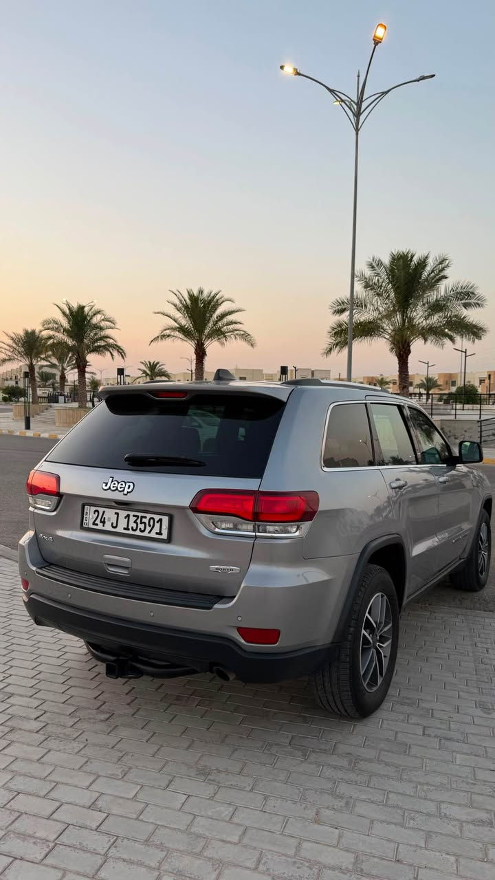 جيب شيروكي تريل 2020 
3.6 vvt 
دفع رباعي 
وارد امريكي 
حادث بسيط بس دعاميه بدون دواخل بدون ايرباك وهاذا رابط الحادث : 

https://en.bidfax.info/jeep/grand-cherokee/13954399-jeep-grand-cherokee-laredo-2020-silver-36l-6-vin-1c4rjfag8lc357416.html 

ماشية 63 الف ميل 
فول مواصفات 
 فتحه سقف
تحكم ستيرن 
حساس دخول الابواب لمس 
كير متعدد وضعيات الطريق 
كشنات قماش وجلد 
مرايات نقطه عمياء 
حساسات 
كاميرا خلفيه 
كامرا دواره
بصمة 
تشغيل عن بعد ريموت
كشنات امامي كهرباء
كشنات امامي تدفئه
تدفئة ستيرن
باب جنطه كهربائي 
گير ومكينه قويه 
عزم ونشاط فول 
مثبت سرعه 
تبريد قطعتين 
شاشه كبيره 
ويل نظيف تايرات جديد
صدر جديد 
هزه جديده 
السياره ما بيها ولا ملاحظة
و ما ناقصها شي نظيفة جدا 
حتى كتلوكات الشركه بيها  
السيارة على وضع الشركة
للتواصل ع الواتساب 
*********** تكريت, صلاح الدين
