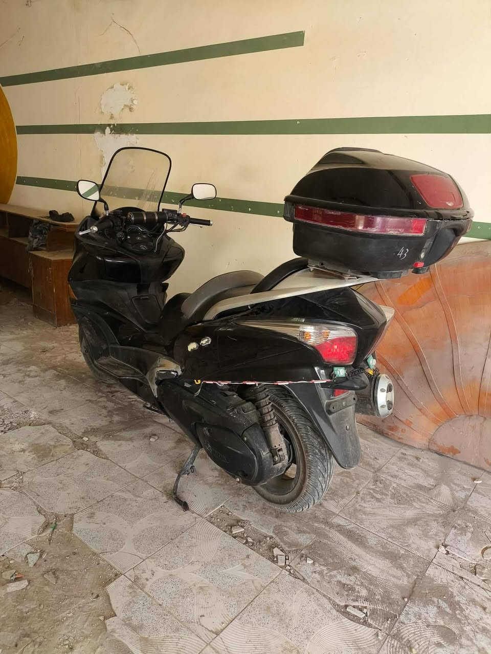 سلام عليكم 
دراجه سلفر ونج جي تي 2012
محركها مكفول ححم 600
كشرها مكفول من صبغ او ضربه 
حساسات اماميه خلفيه 
كيجات كلها شغالها 
مانع انزلاق 
مراوس فقط 
بفورزه 0/10
مكاني بابل 
***********
