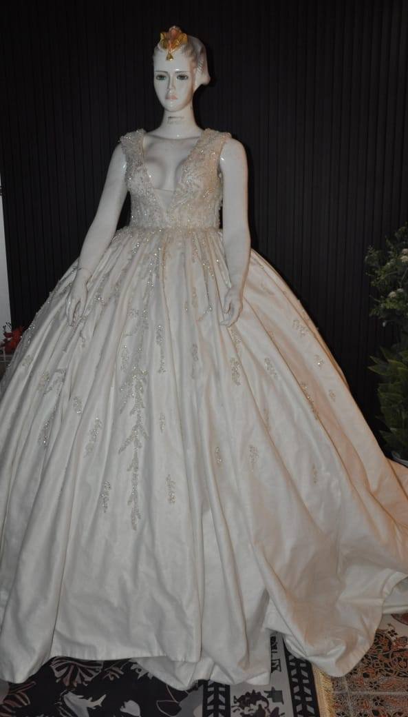 مكلفة بالنشر
بدلات اعراس موديلات جديدة ونضيفة تصفية محل بسعر 25 الف 
للاستفسار التواصل على الرقم ***********
يوجد توصيل لجميع المحافظات
