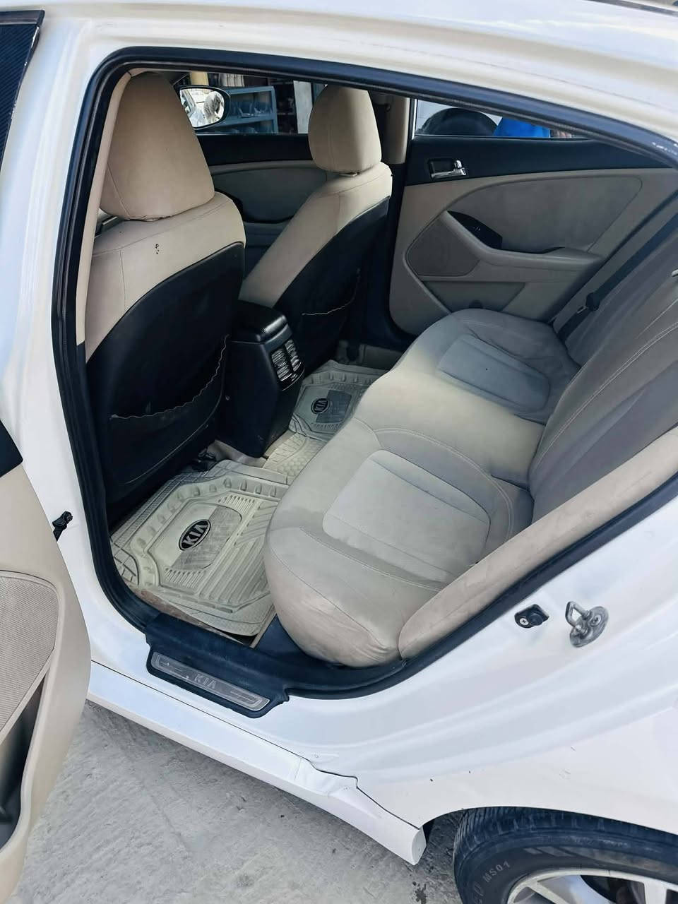 السلام عليكم كيا اوبتيما خليجي كفاله عامه موديل ١٢ فوَووول ماعدا الجلد مكينه ٢٠٠٠ رقم بغداد بسمي دولي سنويه ل ٣١ مكاني بالديوانيه سعره ١٢٩ السونار مرفق مع الصور 
***********
