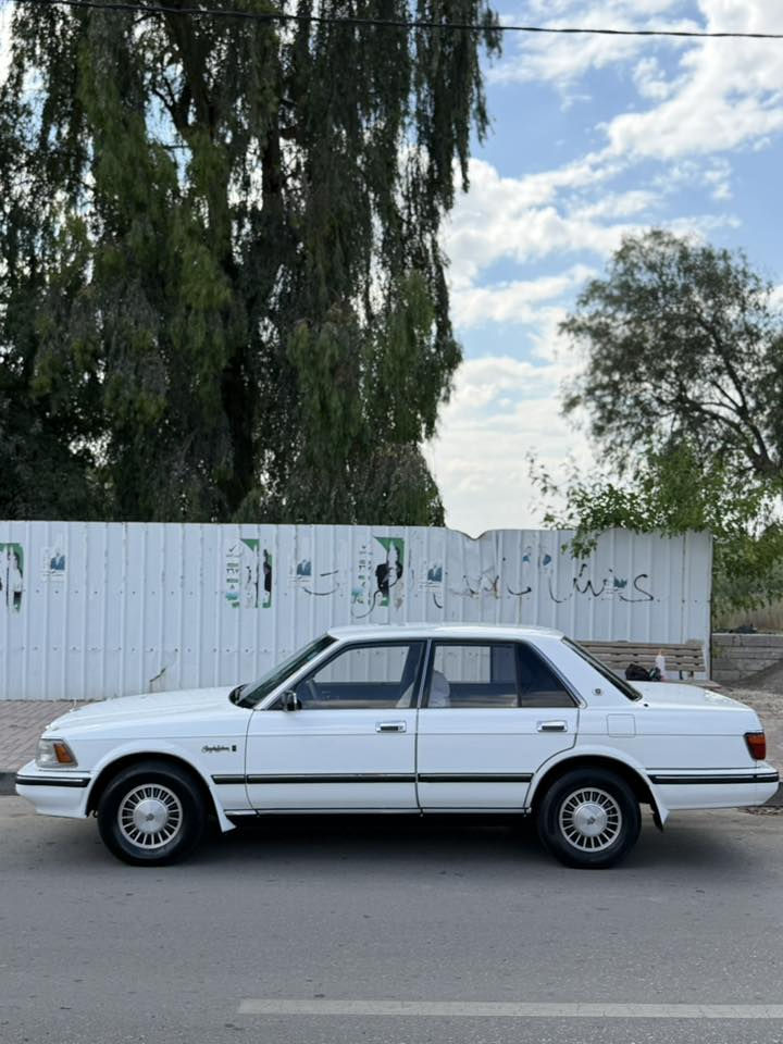 سيدان للبيع 1988 رقم نينوى بأسمي
السياره وضع شركة صبغ شركة مكفولة من الضربة والمعجون 
بيها ملاحضات قليلة السيارة بالواقع احلى من الصور 
مكان السيارة الموصل 
للأستفسار ***********
