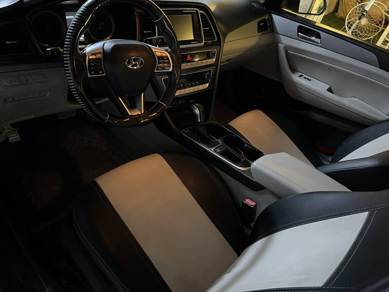 السلام عليكم للبيع او مراوس ب احدث 
 سوناتا امريكي موديل 18
فول عدا الفتحه 
ماشيه 83 
السعر 142.  وبيها مجال
***********
