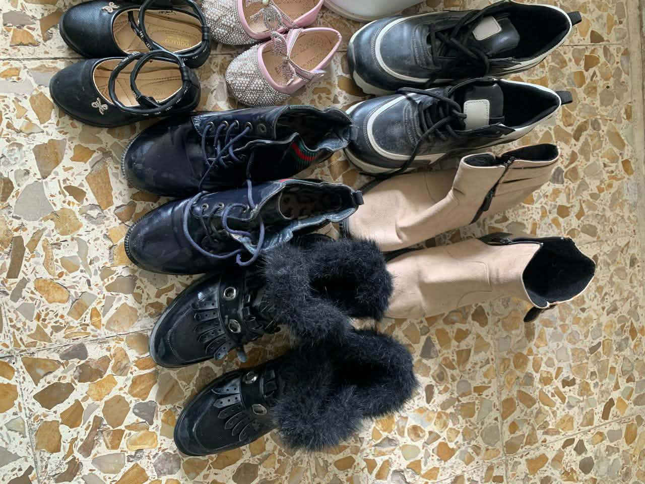 أحذية جديدة بس اصغار قياسات وانظاف للبيع قطعة بالسعر الفين دينار 
واذا كلم بيهم مجال 
موصل حي التحرير 
# الجميع
@إشارة
 # للبيع


**إذا كنت صاحب هذا الإعلان وتريد حذفه لأي سبب، رجاءا أرسل رسالة إلى الدعم الفني**