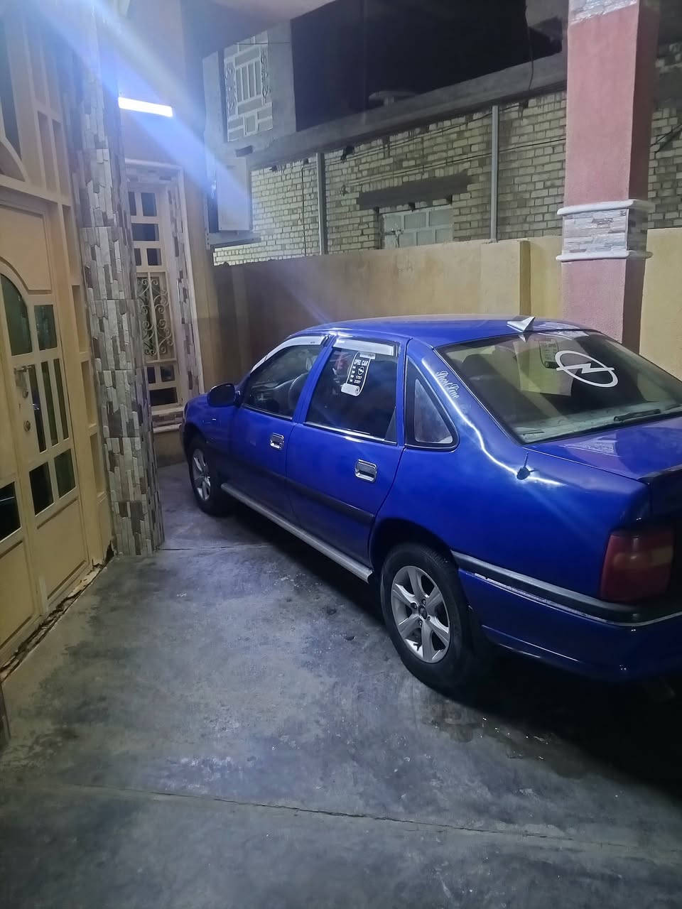 السلام عليكم للبيع اوبل فكتره موديل ٩٥ محرك ٢٠ كير عادي محرك وكير جدد تخم تاير جديد درايم شفت جيد كهربائيات فول ما بيها نقص دبل ايرباك بريك ABS رقم انبار انكليزي السياره متعوب عليها مال جناي المكان الكرمه ‏السعر ٤٠ وبي مجال بسيط للاستفسار اتصل على الرقم ‪***********‬‏
