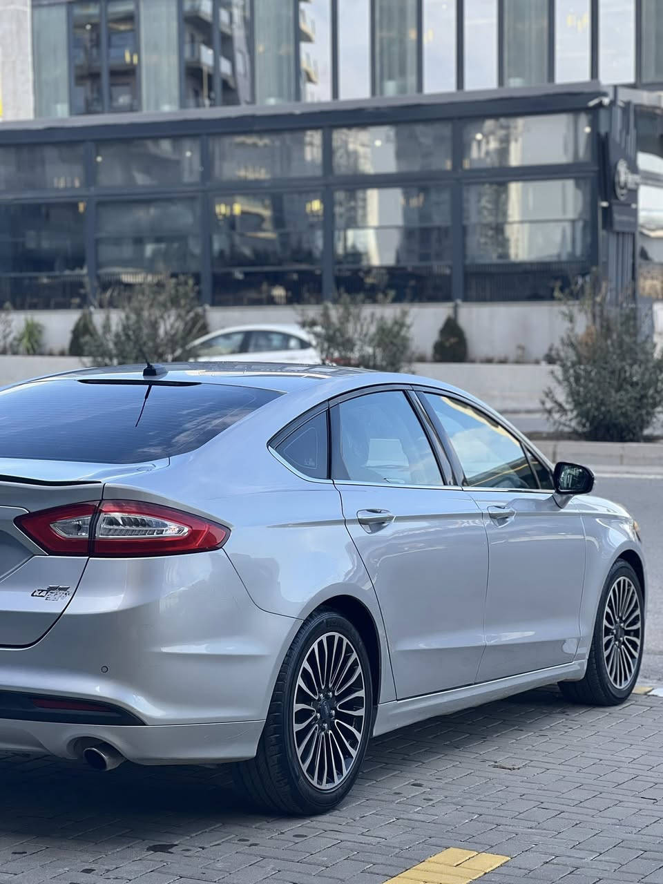 فۆرد فیوژن     2016 se
٣شاشەیە 
شاشە گەورەیە 
ویل تیتانیۆم
سەیارەکە 62000mil ڕۆشتوە 
پاش و پێشی کەپسە سەیارەکە 
ئێرباگ هیچی نەتەقیوە 
سەنەوی تازەیە تاکو2029 
ژ.م/***********
