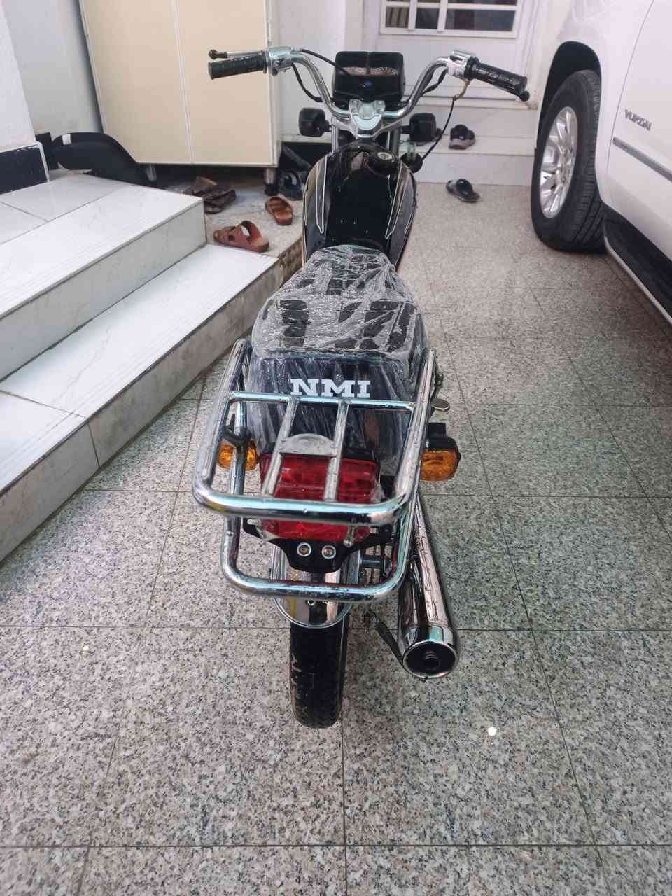 سلام عليكم دراجه أيراني أوراق
شاصي موديل 2014 أو تعمير 2025 كله ناما أصلي
مبدل بس بستم مكينه ناعمة السعر مليون أو 100  أو بخدمت الطيبين مكاني بصره زبير  رقمي (***********)
