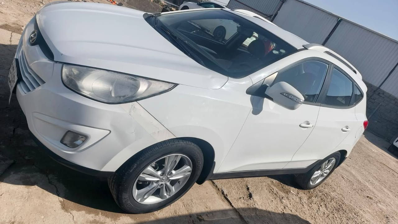 يا الله .  السياره السلام عليكم توسان خليحي كفاله عامه جاهزه حداديه تخم تاير كهربائيات مابيه أي نقص موديل 2013 تحويل مباشر رقم سليمانية سونار مرفوق مع المنشور محرك كير تبريد كله بشرط السعر 135عنواني بابل للاستفسار الاتصال على الرقم.  ***********
