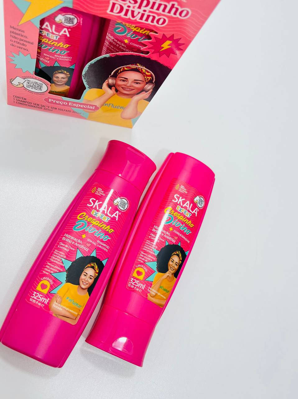 مجموعة الشعر من سكالا للاطفال  🌸 Skala Expert Crespinho Divino  مخصصة للعناية بشعر الأطفال المجعد والمموج 👧🏻💫
تتكوّن من شامبو 🧴 وبلسم 💧 (325 مل) لكل منهما.
 تركيبة لطيفة تنظف بدون تجفيف.
 ترطّب وتغذي الشعر بعمق.
 تفك التشابك وتقلل التجعد.
 تمنح تحديدًا ولمعانًا للشعر المجعد.
خالية من الكبريتات والبارابين والزيوت المعدنية 🚫 نباتية ١٠٪ 
تحتوي على زبدة الشيا 🧈، زيت الأرغان 🌰، والبانثينول (فيتامين B5) 💧
الشامبو: يُستخدم على شعر مبلل ويُشطف جيدًا 🚿
البلسم: يُوضع بعد الشامبو ويُترك 1–3 دقائق ثم يُشطف 💆🏻‍♀️
للحجز و الاستفسار مراسلة الخاص


**إذا كنت صاحب هذا الإعلان وتريد حذفه لأي سبب، رجاءا أرسل رسالة إلى الدعم الفني**